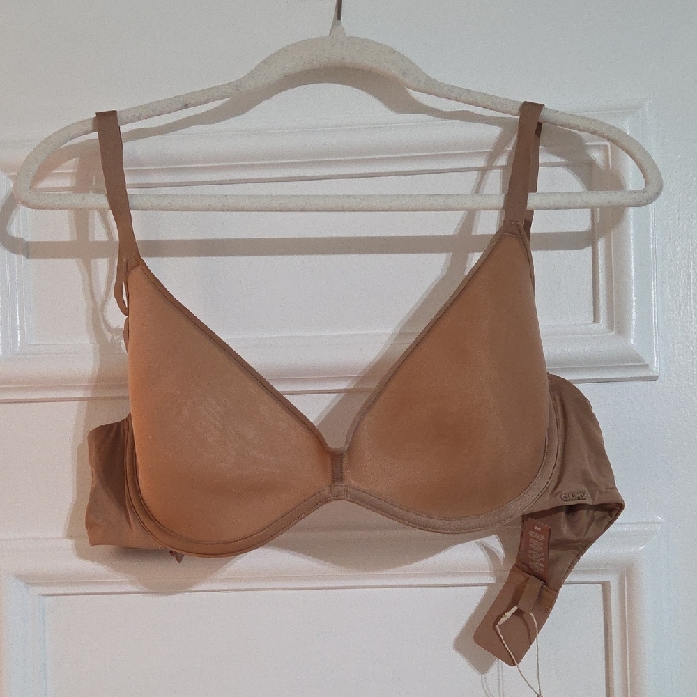 SKIMS Weightless Scoop Bra 38D